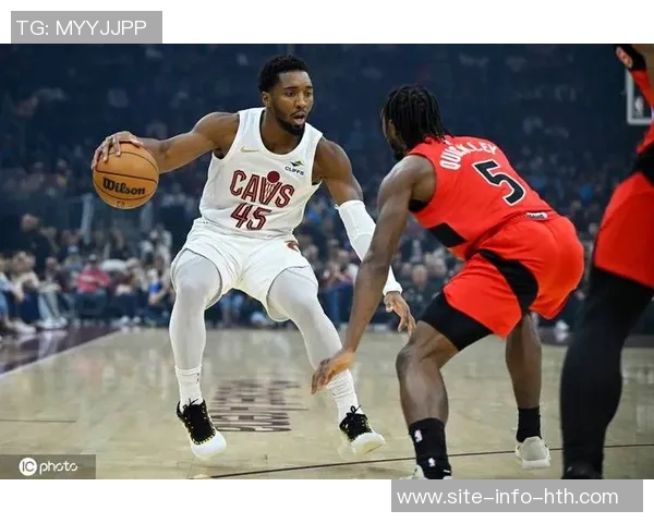 猛龙半场领先骑士13分巴恩斯表现出色米切尔状态低迷仅得8分